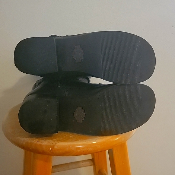 Boots - Picture 3 of 5